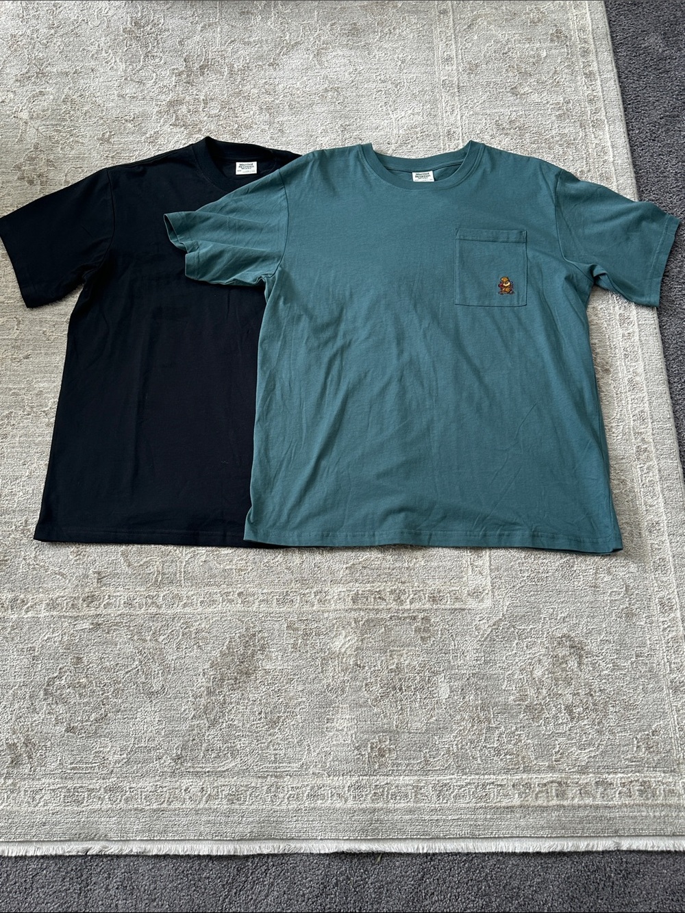Marmot set of two Men’s Medium pocket t-shirts. Black and Seafloor.